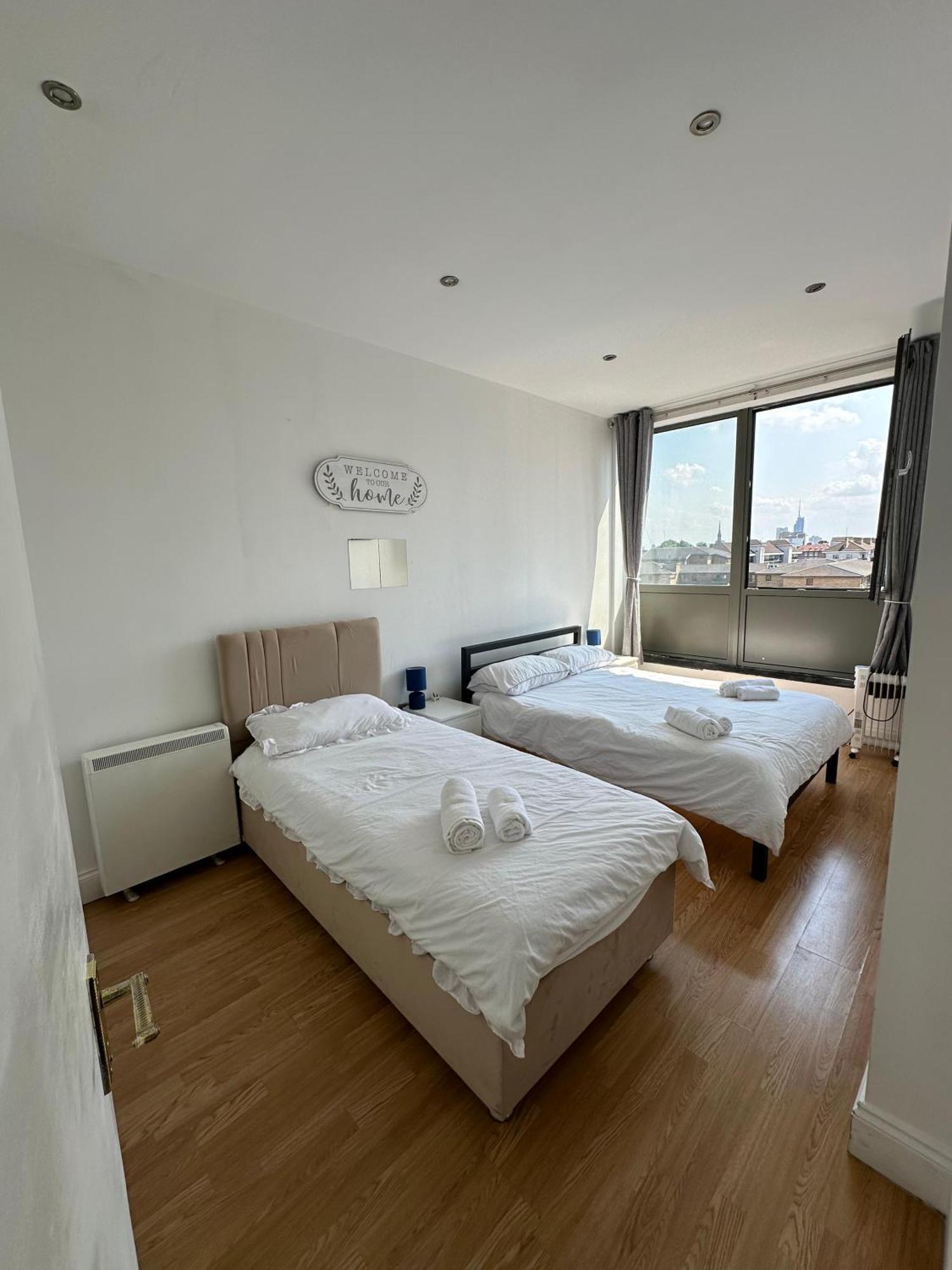 Appartamento Cosy Entire Flat In Whitechapel Londra Esterno foto